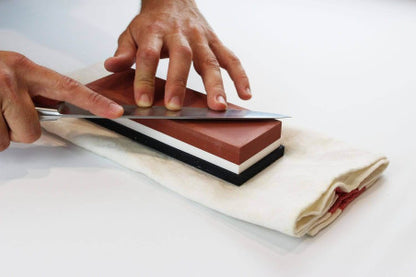 Pierre à aiguiser grains 1000/3000 + socle