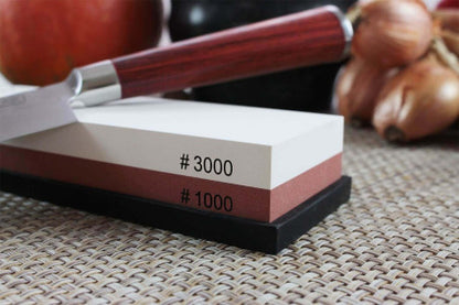 Pierre à aiguiser grains 1000/3000 + socle